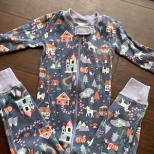 Hanna Andersson One Piece Zip up Fairytale print PJ 3T 90 Pajama